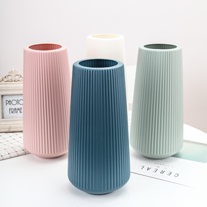 Jarrón de Plástico Ligero Contemporáneo Fleid - Ecológico y Duradero, Boca Ancha, Irrompible - Product Image 3