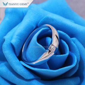 Tianyu Gems Moissanite Imágenes Hombres y mujeres Oro blanco Moissanite 2mm Anillo de bodas - Product Image 3