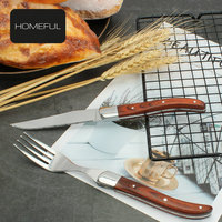 Ensemble professionnel de 2 couteaux à steak dentelés Laguiole avec manche en bois Pakka