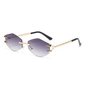 Nouvel arrivage de lunettes de soleil tendance Y2K lunettes de soleil rétro européennes et américaines lunettes de soleil sans monture en métal personnalisées pour femmes - Product Image 5