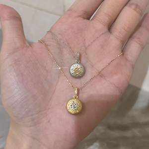 Collar con Colgante de Plata de Ley S925, Diseño Irregular de Lujo Ligero, con Borla de Diamantes Verdes, Elegante, para Abuela - Product Image 1