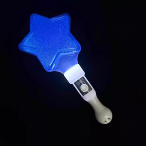 Bâton lumineux LED en forme <span class=keywords><strong>d</strong></span>'étoile scintillante – Idéal pour les concerts, les fêtes et les <span class=keywords><strong>d</strong></span>écorations de festivals - Product Image 3