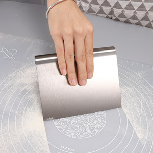 Cortador de masa de cocina multifuncional de acero inoxidable apto para lavavajillas, raspador de repostería y Banco, herramientas para hornear y repostería - Product Image 4