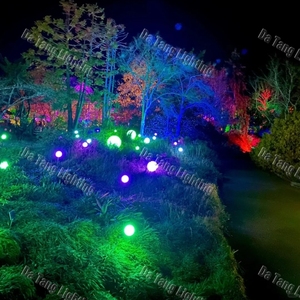 Projecteur LED programmable pour changer les couleurs des arbres et créer des scènes nocturnes dynamiques pour les événements en plein air - Product Image 3