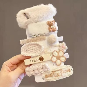 Juego de Pinzas para el Cabello con Peluche de Invierno Color Caqui Coreano al por Mayor, Pinzas para el Cabello para Bebés, Lazos para el Cabello, Accesorios para el Cabello de Niñas - Product Image 6