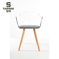 Nouveau design Pc siège en plastique transparent avec cadre en bois fauteuil restaurant salle à manger chaise en bois