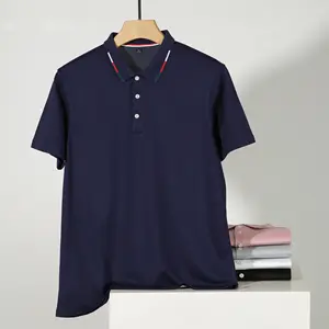 قميص بولو كاجوال أساسي أساسي برقبة مستقيمة مزدوجة بزر بعلامة تجارية يلبس على الصدر قياسية قميص بولو رجالي من القطن اللدن بالجملة