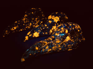 Crâne de corbeau en Yooperlite naturelle sculpté, pierre de guérison, décoration d'intérieur, artisanat Reiki, ornement d'Halloween, vente en gros - Product Image 2