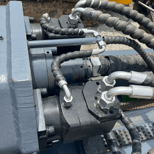 Lin-quan 260 Force de levage de 15 tonnes 30 °   Unité de forage DTH double pour la construction de puits d'eau souterraine en zone rurale - Product Image 6