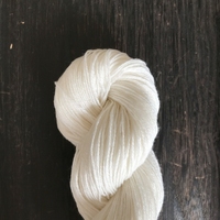 Lotus Yarns Nerzgarn Ungefärbtes Nerz-Kaschmir-Wollmischgarn zum Handstricken und Handfärben