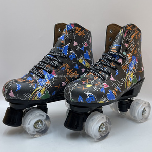 Patines de <span class=keywords><strong>Ruedas</strong></span> Dobles para Adultos y Niños de Alta Gama con Diseño Graffiti, <span class=keywords><strong>Ruedas</strong></span> de PU Brillantes, Carcasa de PVC, Gran Éxito de Ventas Transfronterizo JingYing Z3 - Product Image 4