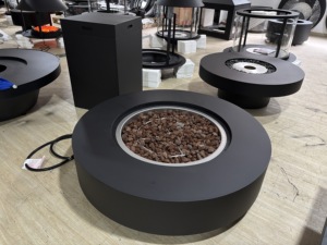 Cheminée extérieure ronde au bioéthanol avec brûleur en métal, design contemporain pour le chauffage de patio, autoportante - Product Image 3