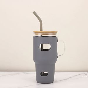 Gobelet de voiture en verre borosilicate XH GT8011 32oz avec poignée ergonomique, manchon en silicone anti-collision et paille en bambou - Product Image 2