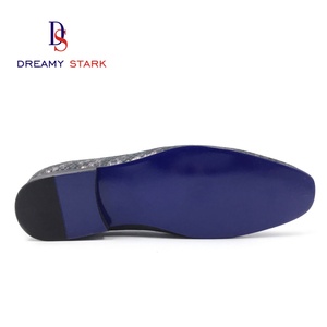 Tige de chaussure rétro faite à la main, durable, à motif spécial, avec logo personnalisé en cuir de vachette imitant la texture de la peau de serpent - Product Image 6