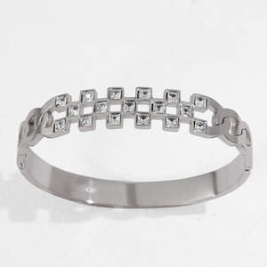 Pulsera de Acero Inoxidable con Baño de Oro de 18K y Circonita, Diseño Moderno, Antideslustre, para Mujer - Product Image 3