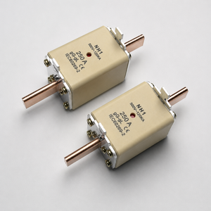 ฟิวส์ GG <span class=keywords><strong>NH2</strong></span>/<span class=keywords><strong>NH3</strong></span>พร้อมไฟแสดงสถานะ LED 200A 630A ฟิวส์แสดงสถานะกระแสสูงสำหรับสวิตช์บอร์ดหลักและกล่องกระจายพลังงาน - Product Image 1