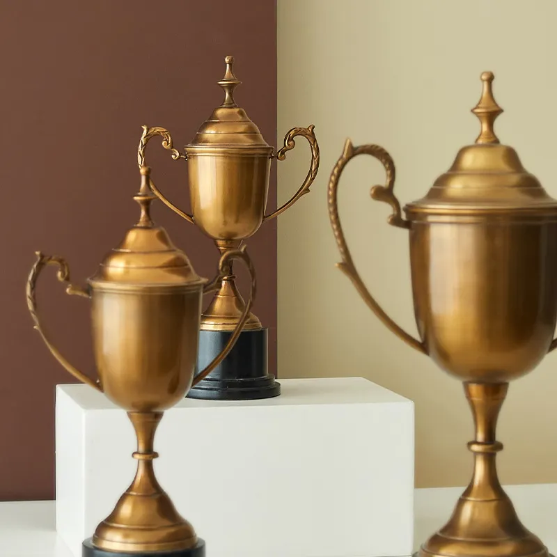 Retro luxury home decor antique bronze metal crafts trophy sculpture with lid living room study table shelf decoration ornament