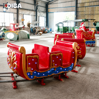 Train de Noël sur rail, manèges de divertissement, train de Père Noël, grand train sur rail pour les attractions touristiques et les zones panoramiques