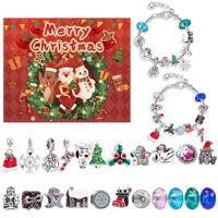 Kit de fabrication de bracelets perlés DIY pour filles, thème Noël, avec breloques mignonnes Père Noël et flocon de neige, coffret cadeau calendrier de l'Avent, idéal pour le cadeau de Noël