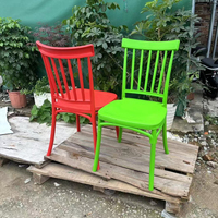 Meilleures ventes à prix bas : Chaise en plastique moderne blanche à dossier croisé, empilable, pour salle à manger de ferme, mobilier d'extérieur de parc, hôtel, mariage et appartement