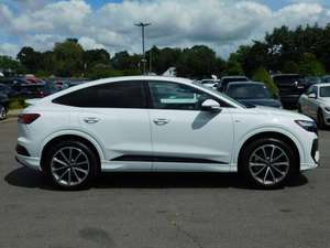 Audi Q4 E-Tron Sportback AWD 4 puertas, cuero, R18, ACC, automático, volante a la izquierda, portaequipajes de techo de aluminio oscuro, usado - Product Image 4