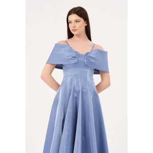 Vestido de noche Lila con hombros descubiertos, cintura imperio y corte en A, de satén. - Product Image 1