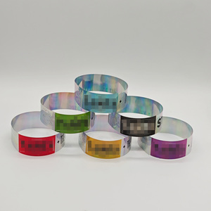 Braccialetti Promozionali Personalizzati con Ologramma Colorato, Resistenti allo Strappo, in Vinile Adesivo con Logo Stampato Digitalmente e Design Olografico - Product Image 2