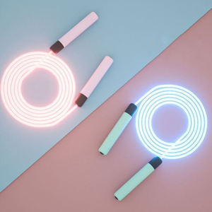<span class=keywords><strong>Corde</strong></span> à <span class=keywords><strong>sauter</strong></span> lumineuse réglable qui brille dans le noir <span class=keywords><strong>pour</strong></span> perdre du poids, <span class=keywords><strong>corde</strong></span> à <span class=keywords><strong>sauter</strong></span> lumineuse personnalisée avec logo, équipement de sport - Product Image 4