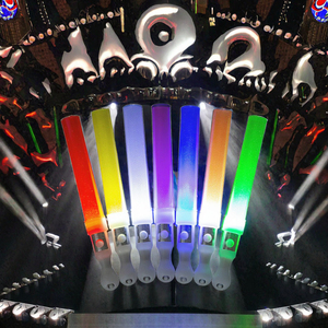 XLC Özelleştirilmiş LED Işıklı Flaşör Çubukları, Açık Hava Partileri, Konserler, Canlı Performanslar iç<span class=keywords><strong>in</strong></span> Koyu Renklerde Parlayan Çubuklar, Toplu Tedarik - Product Image 3