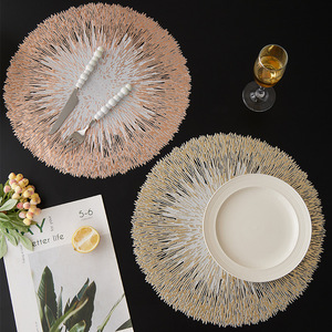 Set de table rond en PVC rose gold antidérapant et résistant à la chaleur pour la maison, la cuisine et la salle à manger - Product Image 1