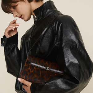 กระเ<span class=keywords><strong>ป</strong></span>๋าถือและกระเ<span class=keywords><strong>ป</strong></span>๋าสะพายข้างผู้หญิงทรงแข็ง ดีไซ<span class=keywords><strong>น</strong></span>์ทันสมัย <span class=keywords><strong>ป</strong></span>ี 2025 สีพื้น คุณภาพสูง ทนทา<span class=keywords><strong>น</strong></span> พกพาสะดวก เหมาะสำหรับการเดินทางและกิจกรรมกลางแจ้ง - Product Image 6