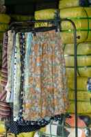 Pakaian Wanita Musim Panas Bekas Berkualitas Tinggi SH05, Campuran Gaun Chiffon, Kemeja Katun, Kaos, Jeans, Celana Pendek, Rok, Grosir
