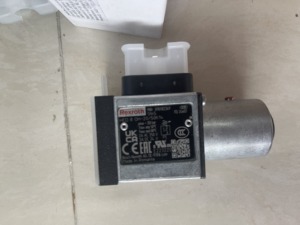 Vanne solénoïde Rexroth 100% neuve et d'origine R901099808 HED 8 OH-20/50K14 - Product Image 1