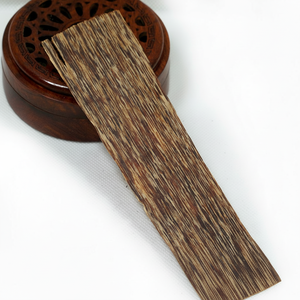 Alta calidad Agarwood Oud Chips grado doble cena puro Bakhoor con fuerte aroma dulce fragancia Oudy Stick Flat Oud Vietnam - Product Image 1
