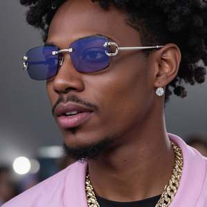 Gafas de Sol Retro 2025 con Logotipo Personalizado, Sin Montura, Degradado, UV400, Montura Pequeña Dorada, Cuadradas, para Hombre y Mujer - Product Image 1