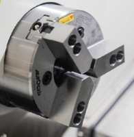 Tour CNC compact M10(A2-5) avec broche de 4500 tr/min et moteur de 5,5/7,5 CV pour la fabrication de composants métalliques de précision