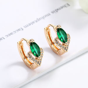 Huggie-pendientes chapados en oro de 18k para mujer, aretes de fantasía, aretes de circonia cúbica a granel, venta al por mayor - Product Image 5