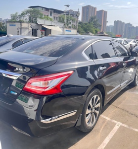 Nissan Teana 2.5L d'occasion 2014 - Berline confortable avec régulateur de vitesse, airbags, USB, transmission automatique - Product Image 5