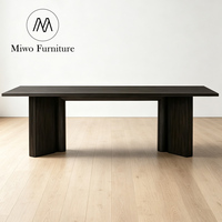 Table de salle à manger rectangulaire moderne de luxe en bois massif noir avec pieds de style nordique et chaises, ensemble 6 ou 8 places