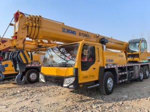 מנוף נייד משופץ מדגם XCM-G QY25K5-1 בעל כושר הרמה של 25 טון, עם זרוע טלסקופית, משומש, במלאי. - Product Image 2