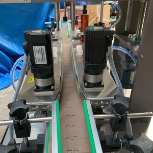 Machine de bouchage automatique servo-motorisée pour bouteilles rondes en verre, plastique et métal, pour aliments et boissons, entièrement personnalisable - Product Image 3