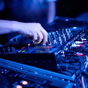 Mezclador de Audio Profesional de 12 Canales con Efectos DSP de 24 Bits y 32 DSP, Micrófono de Bajo Ruido, Consola de Grabación para Escenario en Vivo y Estudio - Product Image 5