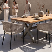 Luxuriöse Resort-Terrassenmöbel X-Basis Teak-Esstisch Wetterfester Rattansessel OEM