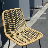 Tabouret de bar pliant contemporain en rotin tressé avec structure en acier, dossier haut, minimaliste, décontracté, pour l'extérieur, mobilier de bar et de salle à manger