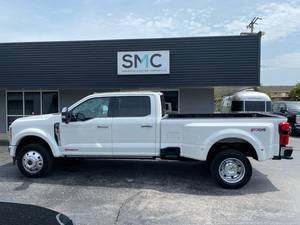 Camioneta <span class=keywords><strong>Ford</strong></span> F-450 Super Duty FWD Turbo Usada en Buen Estado, con Volante a la Izquierda, Interior Claro y Tapicería de Cuero, al Mejor Precio - Product Image 2