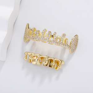 กริลล์ซสำหรับฟัน ชุดสีทอง ลายดาวแบบไม่สมมาตร ดีไซน์เรขาคณิต ประดับด้วยไมโครอินเซิร์ต เหมาะสำหรับงานปาร์ตี้ ใช้ได้ทั้งชายและหญิง กริลล์ซคุณภาพดี - Product Image 3