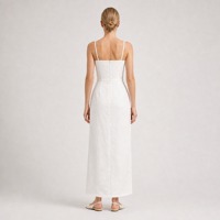 Robe longue en lin et coton blanc pour femme, bretelles spaghetti, col carré, taille découpée, style minimaliste, pour le quotidien