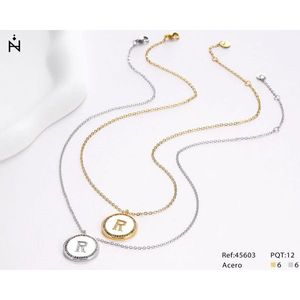 Collier pendentif lettre R en diamant, chaîne de collier de 2 cm, acier, ton or et argent - Product Image 1