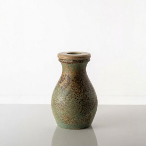 Vase en terre cuite et bois Cinerate, fait main, en grès, accent décoratif pour les espaces de vie modernes - Product Image 3