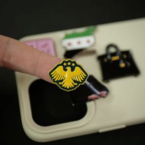 Pegatina Metálica Moderna Personalizada con Grabado, Diseño de Siria, Logotipo, Forma de <span class=keywords><strong>Mapa</strong></span>, Estrella, para Decoración de Fundas de Teléfono y Bolsos - Product Image 3